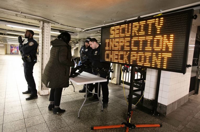 TheMobileBroker's tweet image. Gov. Hochul’s $154M plan funds NYPD overtime for subway safety, adding 1,000 officers. Critics say it’s costly, short-term, and call for more mental health outreach &amp;amp; late-night train frequency to address root issues. #SubwaySafety #NYPD #TransitPolicy
t.ly/FE2Ag