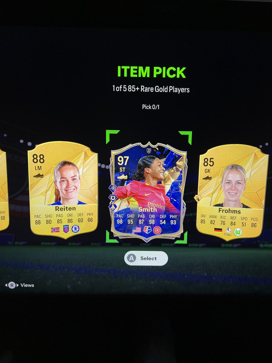 JamesJrArvizu1's tweet photo. @FUTBIN cannot believe I packed her https://t.co/JCGE895865