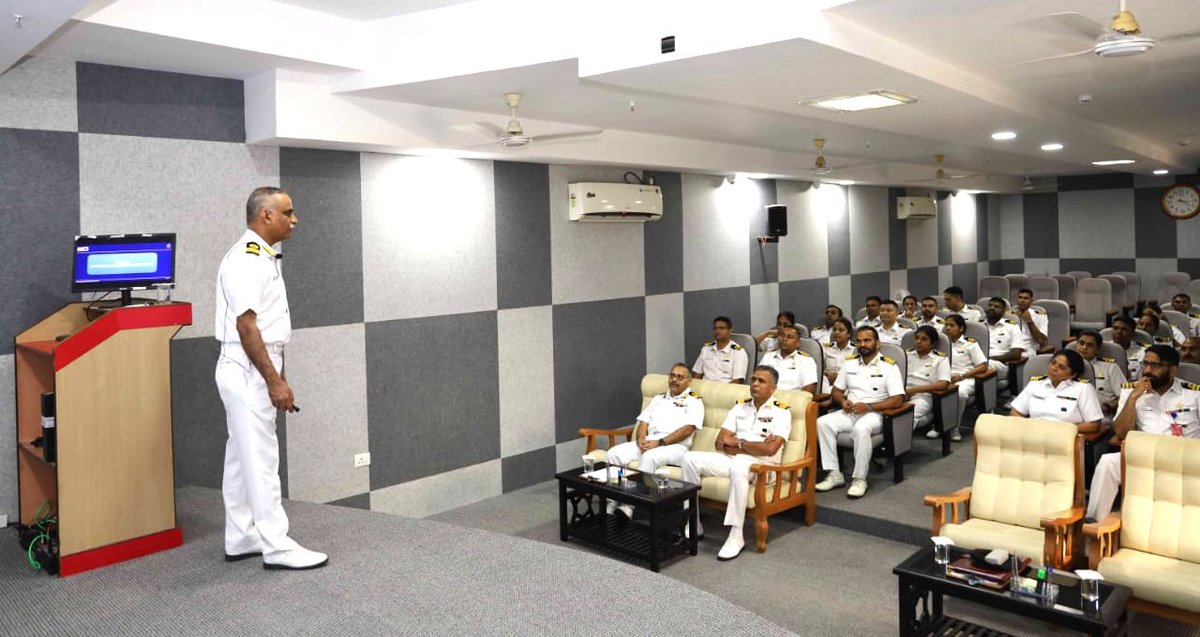 IN_NESNavy's tweet photo. Cmde SM Urooj Athar, Cmde (Naval Edn) #NHQ and Vice Chairperson #NES reviewed educational facilities at Kochi during 15-17 Jan 25. Cmde (NE) visited Naval Instt of Edn & Trg Technology #NIETT, Cd Ref Library and Exam Centre #INOES; and interacted with Edn officers of the station. https://t.co/wzHizW2BEF