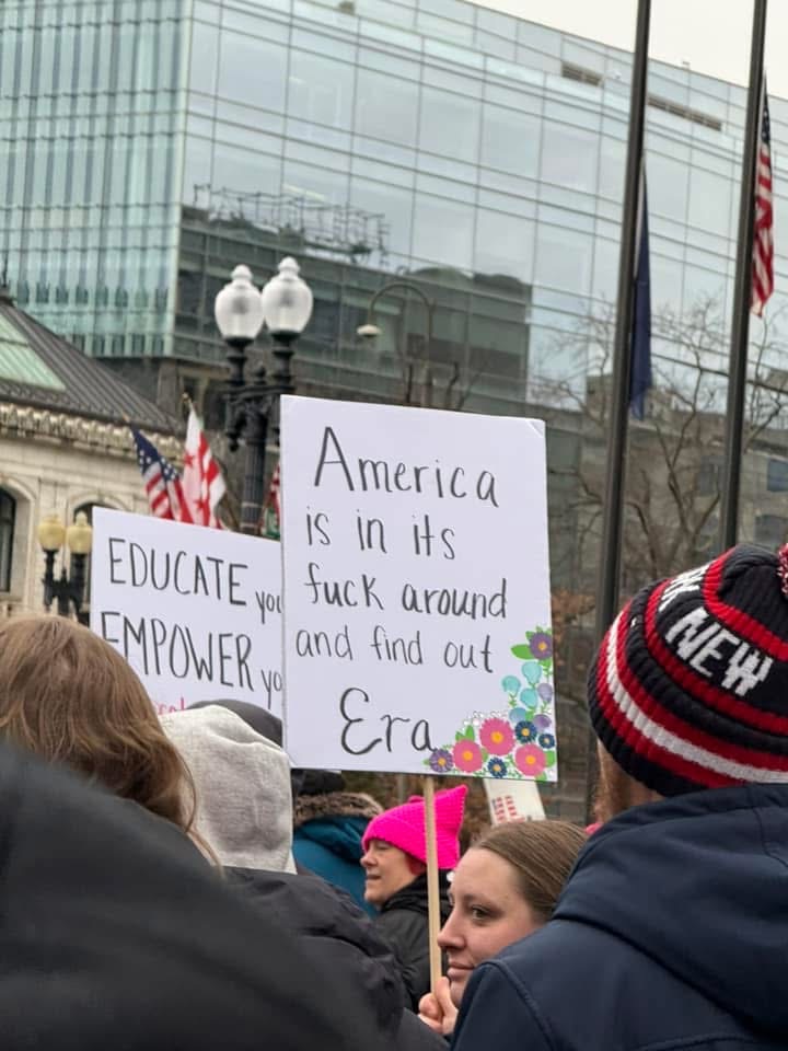 ablueview's tweet photo. Pics From The People's March #ABlueView
https://t.co/x1cCAwyAUr indisputably shows:
* There was #NoMandate and #NoMajority
* Trump had #NoCoattails
* and the country is #StillEvenlyDivided https://t.co/1wNvWYqBNc