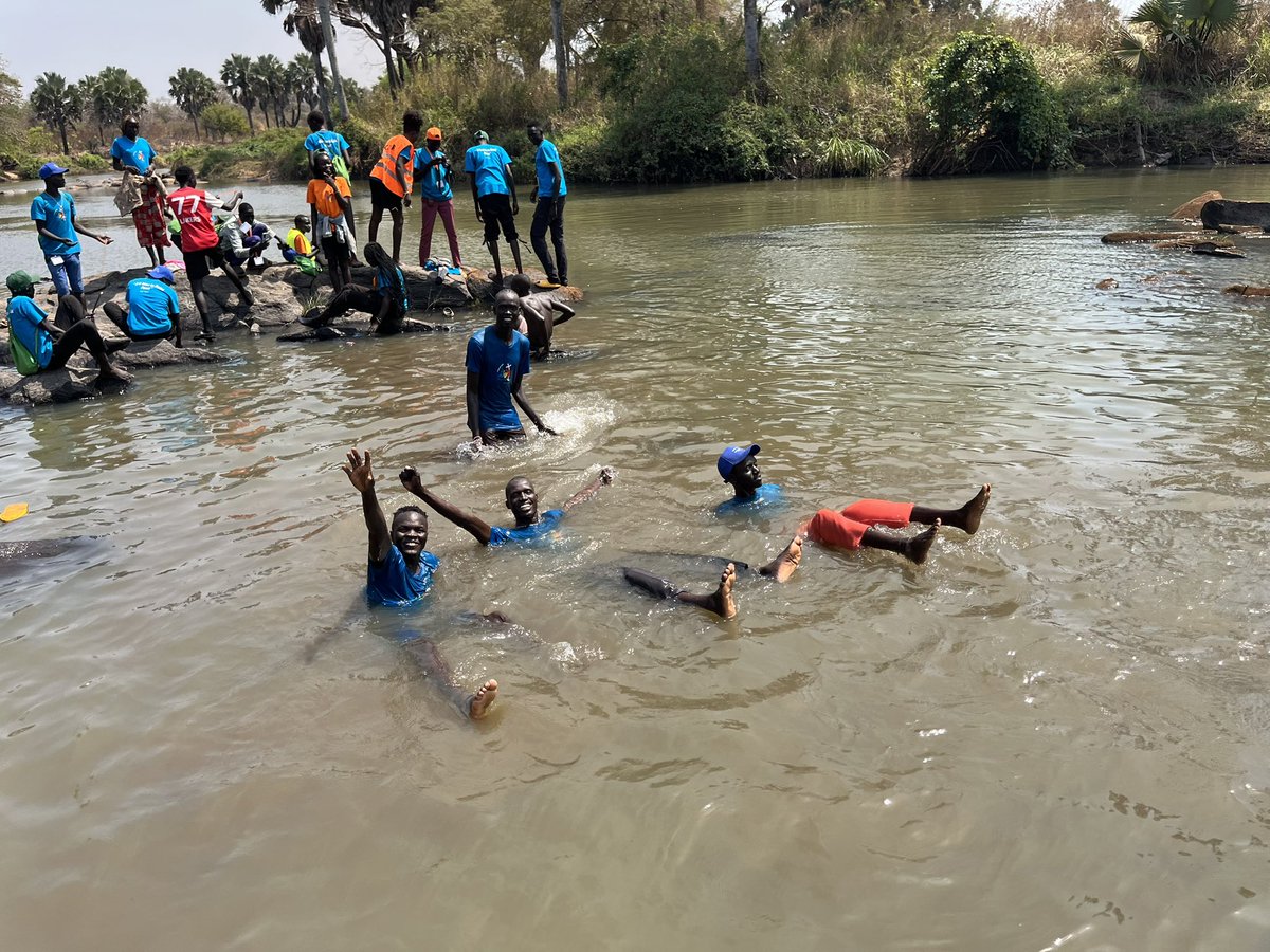 orlamtreacy's tweet image. A fabulous nine days with this group of peace pilgrims. We walked 150km, guided by our twelve youth leaders through different communities. We continue to pray for peace and commit to being pilgrims of hope. South Sudan oyee 🇸🇸 #pilgrimsofhope