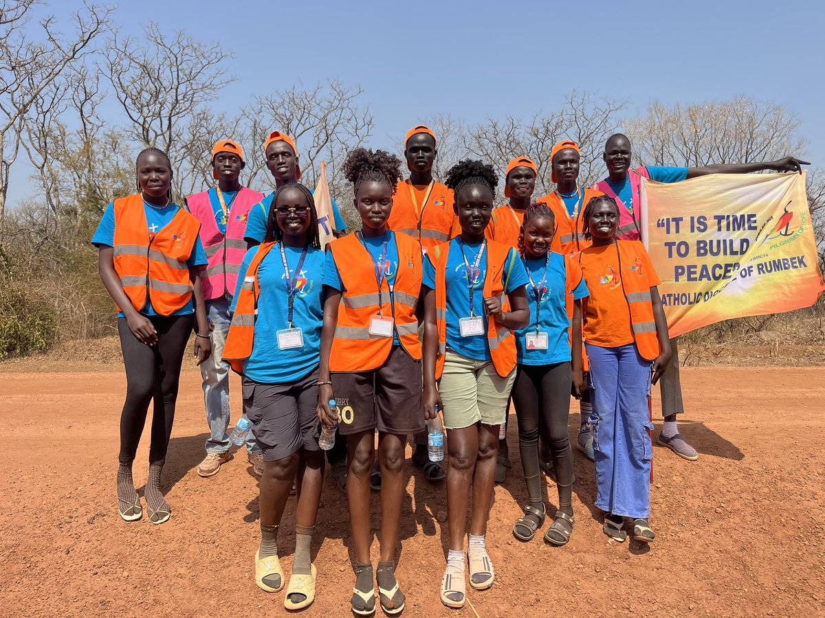 orlamtreacy's tweet image. A fabulous nine days with this group of peace pilgrims. We walked 150km, guided by our twelve youth leaders through different communities. We continue to pray for peace and commit to being pilgrims of hope. South Sudan oyee 🇸🇸 #pilgrimsofhope