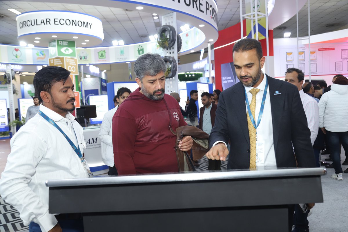 blueverseearth's tweet image. Honored to host Shri @YUGALJOSHI from NITI Aayog at the BlueVerse stall today! 🚗💧 His interaction with our founder, Rushang Shah emphasized the role of sustainable vehicle washing in India’s green mobility future. 🌱💦

#BlueVerse #BharatMobility2025 #Sustainability