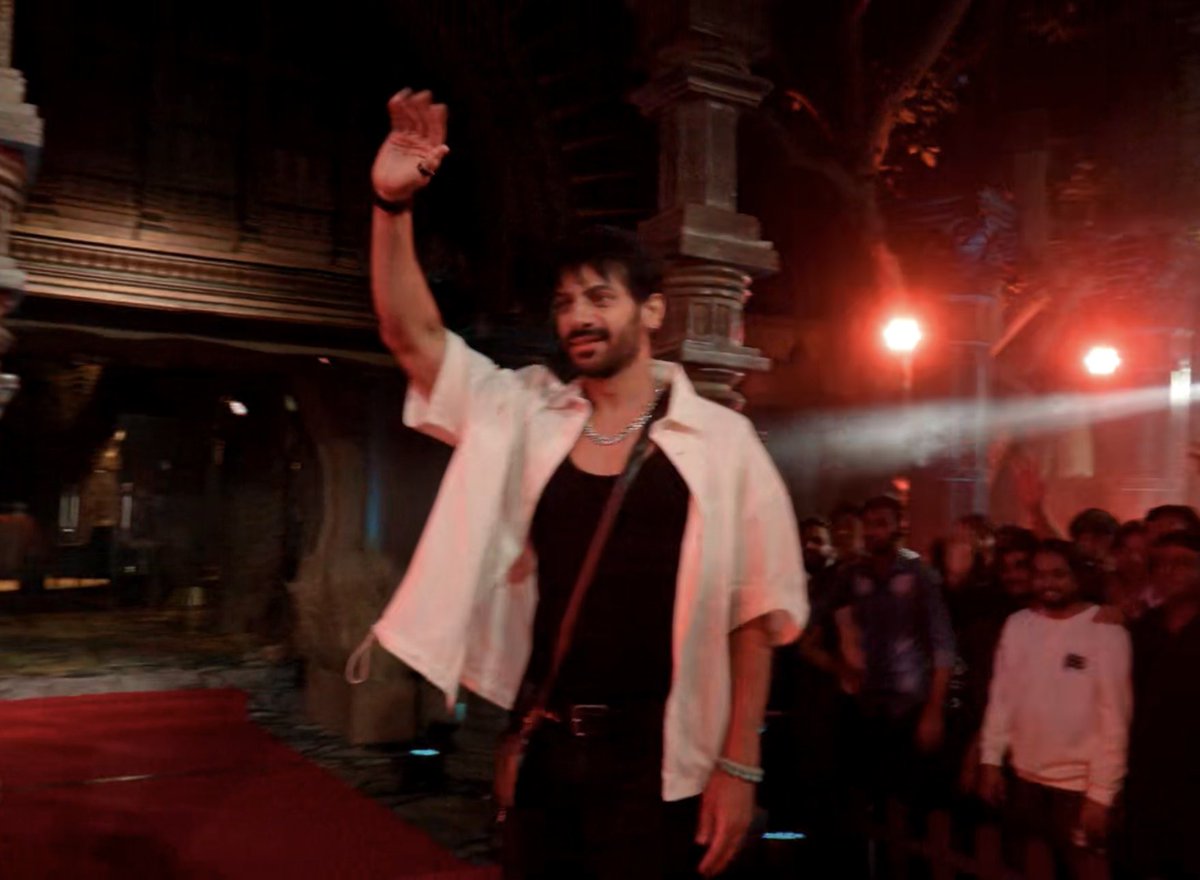Raise your hand if you played the game with your blood, sweat, tears, heart &amp; soul AND ran the show from start to finish. Doesn’t really matter if Salman Khan raises ur hand today or not because #BB18 will always be known as THE KARANVEER MEHRA SHOW 🔥

BB18 ULTIMATE WINNER KARAN