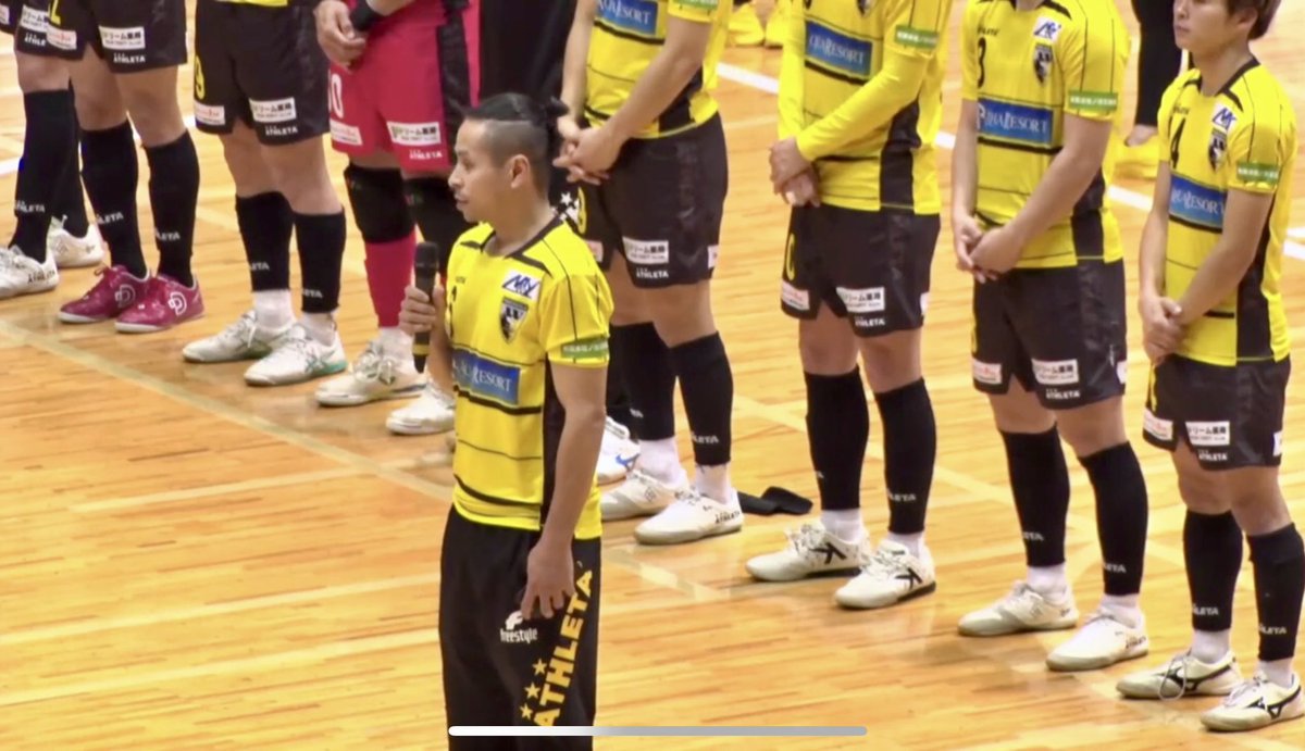 なんて素敵な挨拶だ！
まだ日本のフットサルシーンも盛り上がりきってない中、不安沢山のなか覚悟を決めて来日してくれて、プレーで示し、帰化までしてくれて本当にありがとう。
Fリーグへの愛と、日本への愛が伝わって嬉しかったです。
日本に来てくれてありがとう！
ラスト頑張ろう！
#感謝
<a href="/japi_6/">JAPINHA ジャッピーニャ⚽️</a>