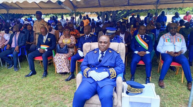 AbidjanA2_'s tweet photo. Le préfet de Nassian, Gnaoré Ligui Pierre Michel, a salué le projet de bitumage de la route Koutouba-Nassian, facilitant l'accès et renforçant la présence des institutions. #CotedIvoire #Nassian #Infrastructures https://t.co/Y0ejatIlHd