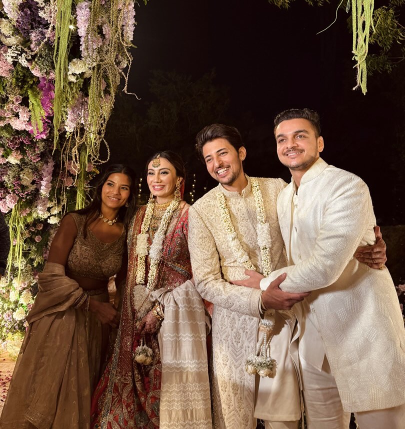 Manshi | DD together forever ๐ธ๐ (@manshids) on Twitter photo Kritesh has been one of those friends of his who has witnessed this incredible DD journey very closely, and I'm sure it must have been so overwhelming for both of the guys to see each of them get married to their ladylove ๐ฅน
<a href="/DarshanRavalDZ/">Darshan Raval ๐ ๐</a> <a href="/kritesh_patel/">Kritesh Patel</a> <a href="/dharal_surelia/">D | โณ</a> Kritesh has been one of those friends of his who has witnessed this incredible DD journey very closely, and I'm sure it must have been so overwhelming for both of the guys to see each of them get married to their ladylove ๐ฅน
<a href="/DarshanRavalDZ/">Darshan Raval ๐ ๐</a> <a href="/kritesh_patel/">Kritesh Patel</a> <a href="/dharal_surelia/">D | โณ</a>