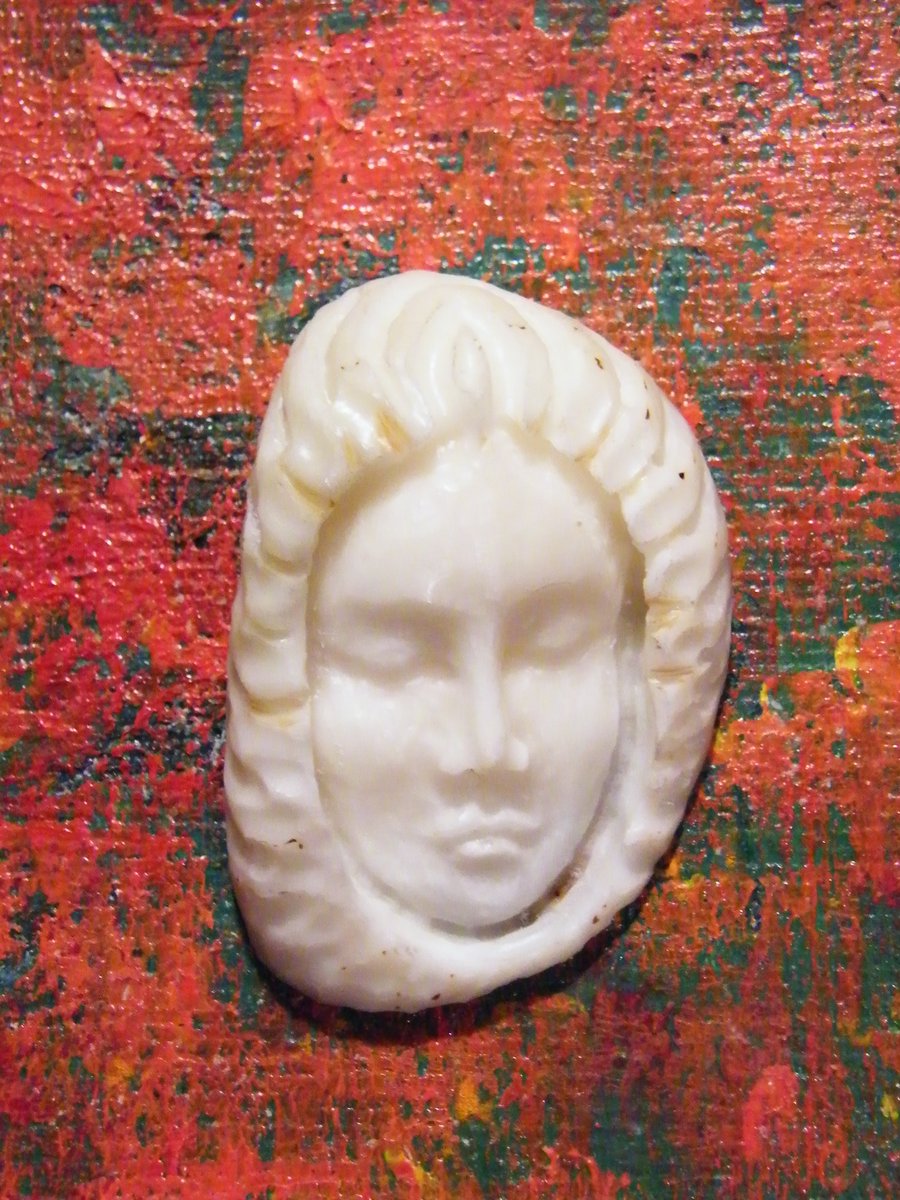 yoogyart's tweet photo. Miniature Carving with a Tagua Nut
#taguanutcarvings https://t.co/qvC8sicX9k