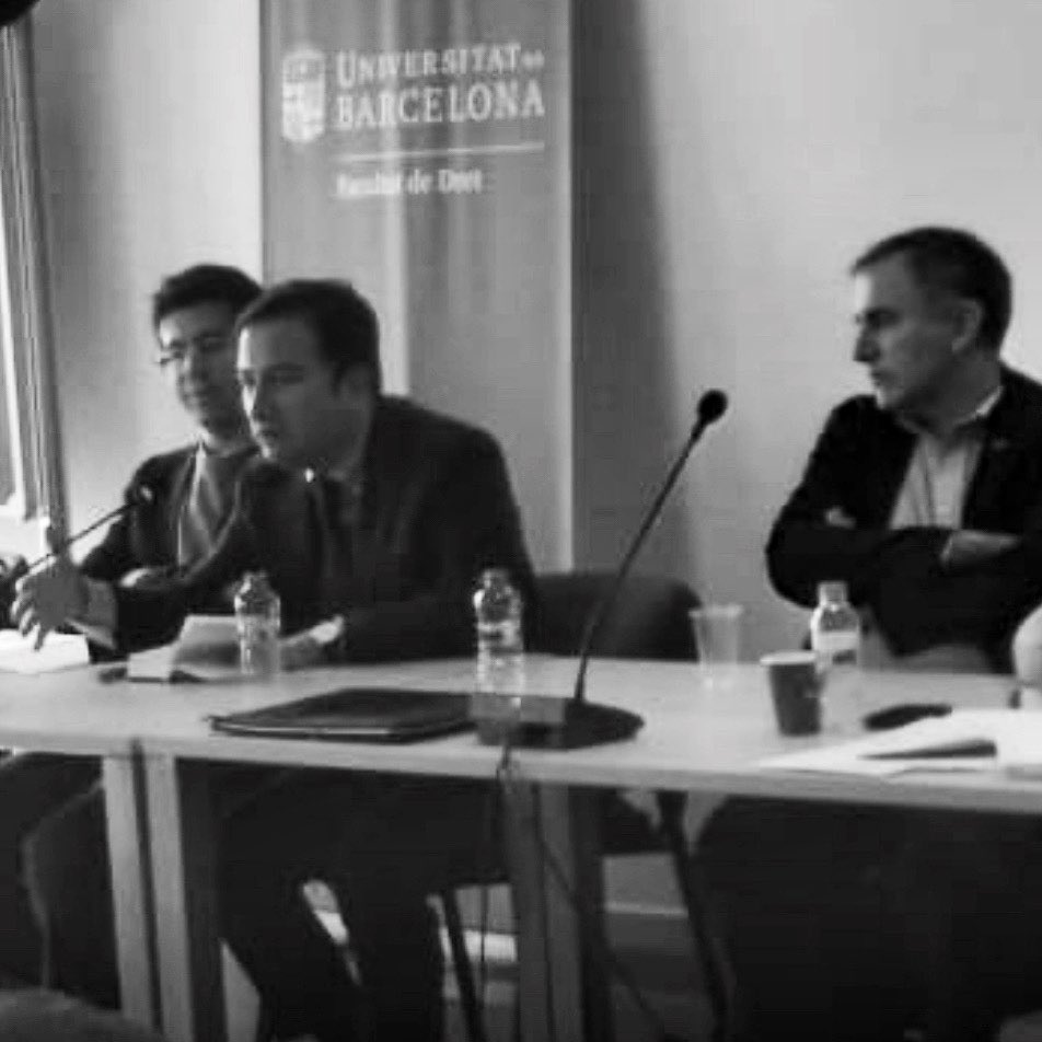 PalavecinoCL's tweet image. Mi crítica al proyecto de reforma constitucional al P. Judicial en @Dret_UB : Descabeza y desarticula la judicatura. Dejará de ser un ‘Poder’ del Eº frente a un Ejecutivo hipertrofiado. El proyecto es un esbozo de reconfiguración que pospone temas cruciales a una LOC posterior.