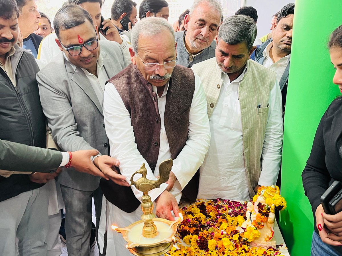 DrSangwanRLD's tweet photo. आज मोदीनगर में मेरे द्वारा ZEN Mobility इलेक्ट्रिक E-रिक्शा के शोरूम का उद्घाटन किया गया। यह पहल न केवल हरित ऊर्जा और पर्यावरण-संरक्षण को प्रोत्साहित करेगी, बल्कि स्थानीय स्तर पर रोजगार के नए अवसर भी प्रदान करेगी। शुभकामनाएं, कि यह प्रयास हर दृष्टि से सफल हो।
#ZENMobility #ElectricRickshaw #GreenEnergy #Modinagar #SustainableDevelopment #AatmanirbharBharat