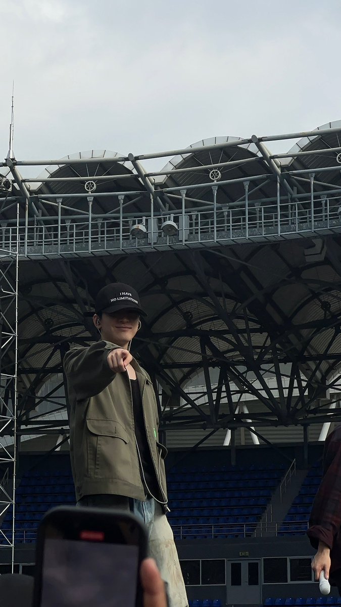 heybndlr's tweet photo. Wonwoo and Dino #SVT_RIGHT_HERE_WORLDTOUR #SEVENTEEN #SVT_RIGHT_HERE_IN_BULACAN https://t.co/k2XHYshOxo