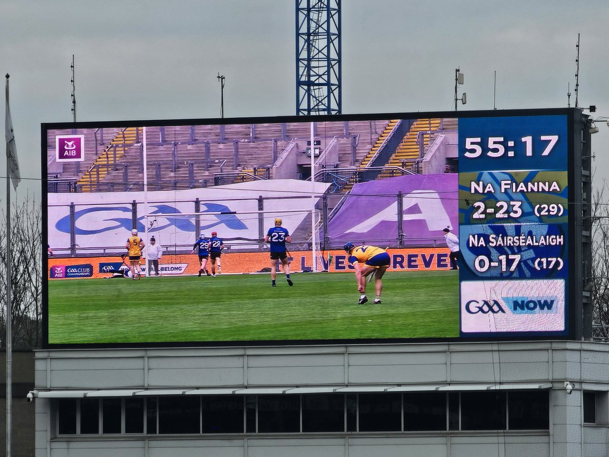 Gaelic_referee's tweet photo. 55 gone now and Sars still 12 behind (65 about to come). Na Fianna have been really up for this from the start and Sars looked a little bit stage-struck throughout.
#clubfinals https://t.co/llKe9f1VR4