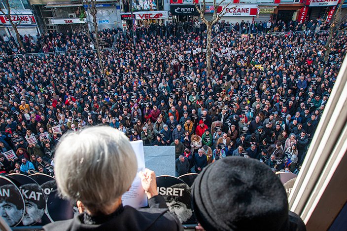 Hrant Dink was commemorated where he was shot on the 18th anniversary of his assassination. This year's speech was made by Takuhi Tovmasyan: "What was Hrant Dink's crime? His God-given ability to persuade people. This scared some people immensely."
agos.com.tr/en/article/317…