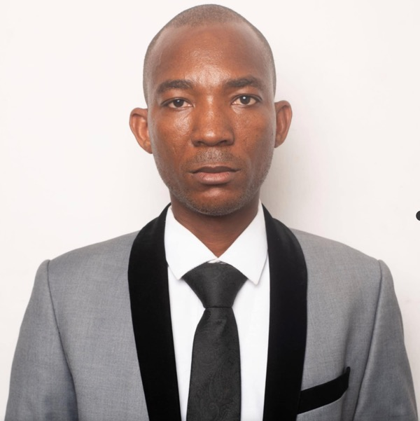 Tolu Ogunlesi, MON (@toluogunlesi) on Twitter photo Kayode Adewale, a Maths & STEM teacher at Imagbon/Imaka Comprehensive High School, Ogun State, is a finalist for the $1m <a href="/TeacherPrize/">Global Teacher Prize</a>.
Integrates local languages into lessons, prioritizes videos & apps. Also a trainer of teachers, and founder of the Ogun517GoToSpace program. Kayode Adewale, a Maths & STEM teacher at Imagbon/Imaka Comprehensive High School, Ogun State, is a finalist for the $1m <a href="/TeacherPrize/">Global Teacher Prize</a>.
Integrates local languages into lessons, prioritizes videos & apps. Also a trainer of teachers, and founder of the Ogun517GoToSpace program.