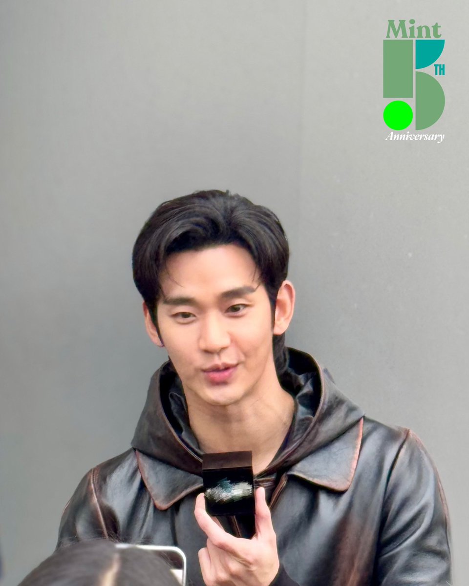 mintmag_th's tweet photo. หล่อทุกมิติ! ส่องความหล่อหนุ่ม #คิมซูฮยอน Prada Ambassador ขณะเจ้าตัวร่วมชม Prada Fall Winter 2025 menswear fashion show ที่เกิดขึ้น ณ ขณะนี้ ณ เมืองมิลาน ประเทศอิตาลี💚

#Prada
#KimSooHyun
#KIMSOOHYUNxPRADAFW25
#PRADAFW25
#MintMagTH https://t.co/RbNcvrM3vm