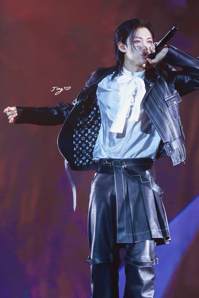 adingnarumi's tweet photo. 250119｜dominATE in Hong Kong Day2

🌹🤍🖤

#felix #필릭스 #ピリちゃん
#StrayKids #SKZHOP_HIPTAP
#dominATE_HONGKONG https://t.co/Iai0mxamcY