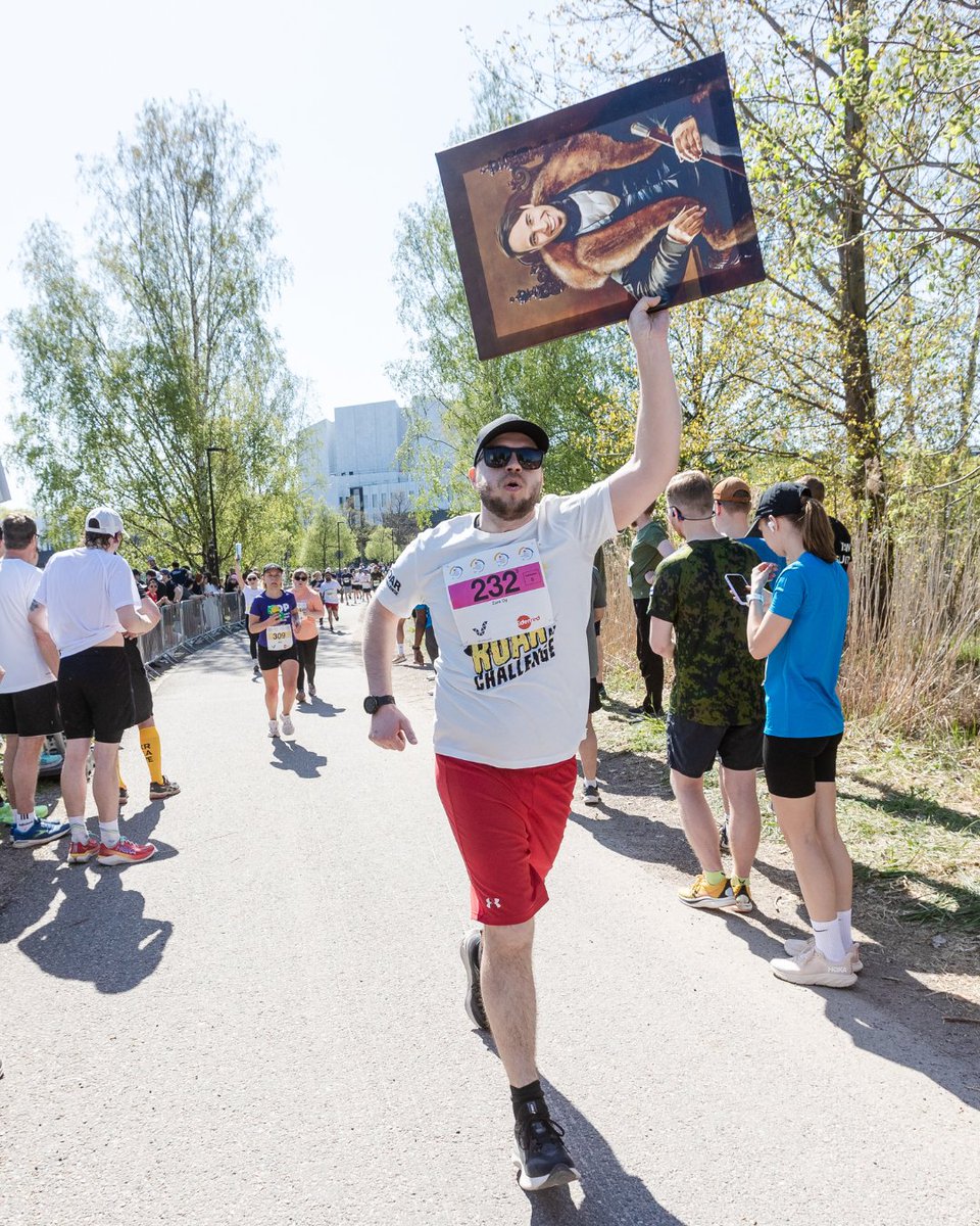 Tapahtumat lähestyvät vauhdilla ja muutaman viikon päästä paukkuvat 100 päivän rajat! 🔥

Liikutaan, kannustetaan kaveria ja pidetään rento mieli yllä - yhdessä kohti toukokuuta! 😎☀️

PS. Onko kuvassa sinusta yksi mielikuvituksellisimmista viestikapuloista YMV:n historiassa?😉