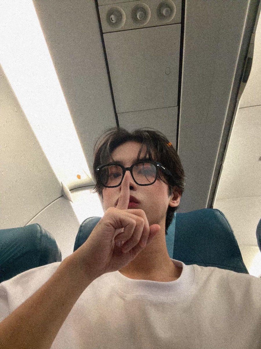 [⚓️💌] 011925 ANCHORs ZONE UPDATE

🐶: 🤫
🐶: Im going to airplane mode ✈️
🐶: Bye

#HORI7ON #호라이즌 
#KYLER #카일러
#HORI7ON_KYLER
<a href="/HORI7ONofficial/">HORI7ONofficial</a>