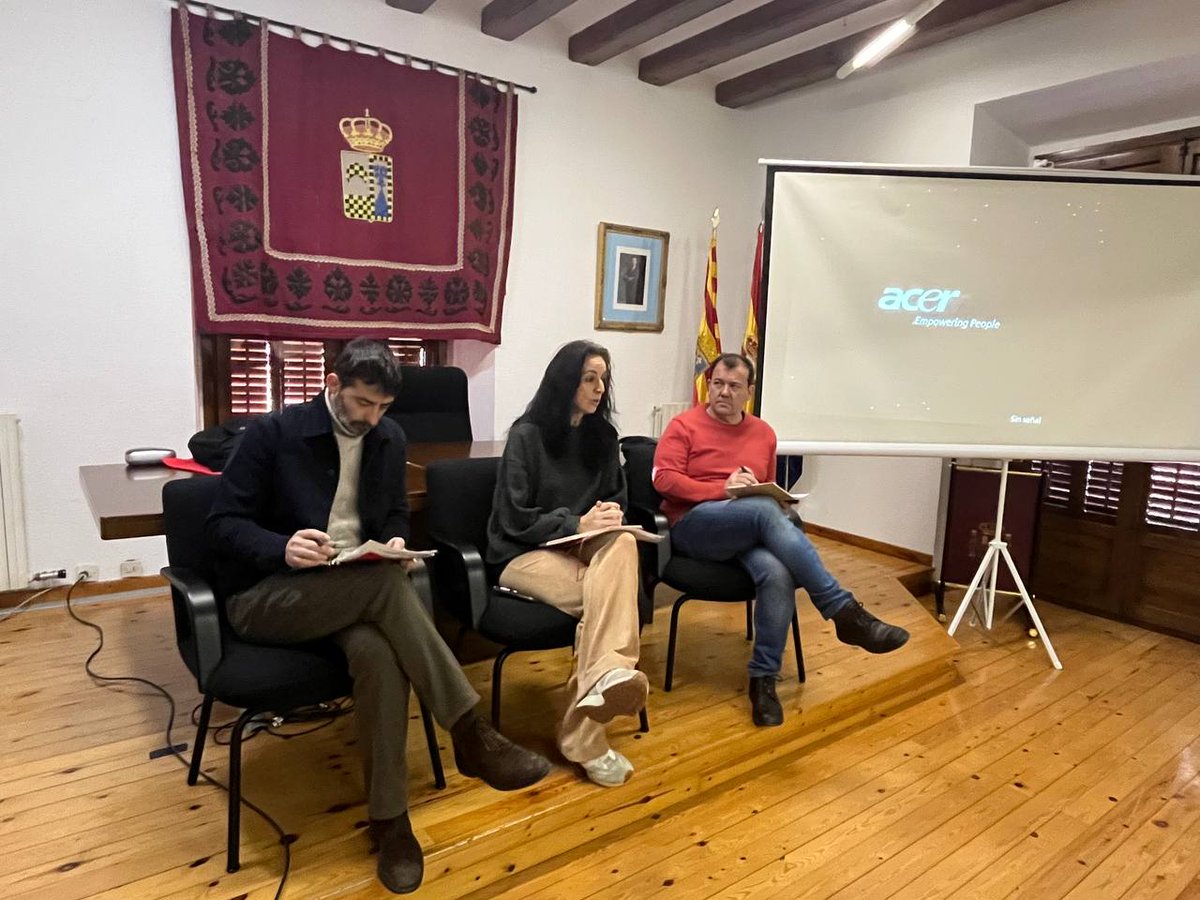 iu_aragon's tweet photo. ✊ Seguimos extendiendo nuestra #ofensivademocrática frente a la propaganda del Gobierno de Azcón. Hoy hemos estado en Torres de Berrellén con nuestra Asamblea en la provincia de #Zaragoza. https://t.co/1hGQZzubYE