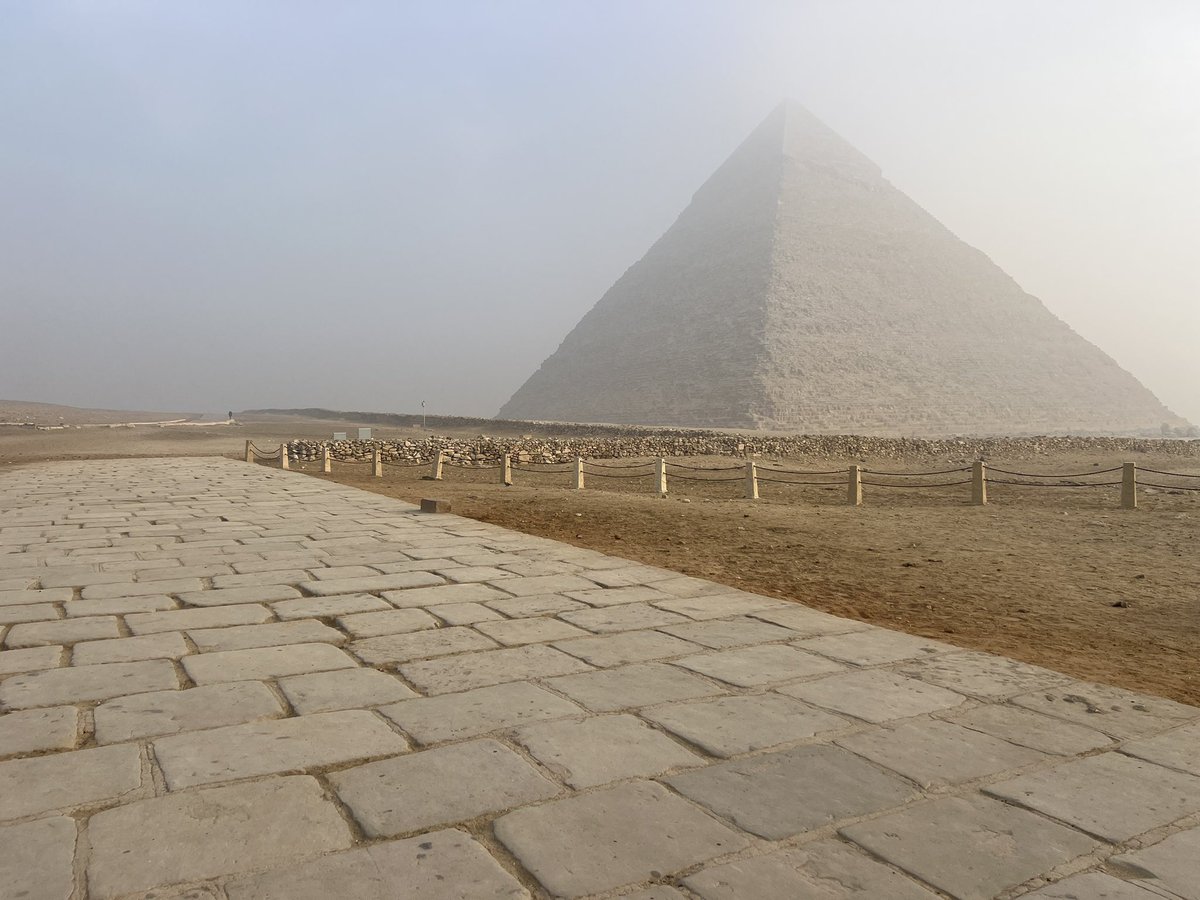 Fastbash88's tweet image. Pyramids all to myself … plus the aliens obviously