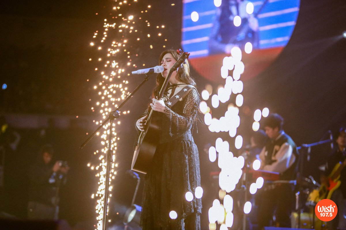 wish1075's tweet photo. Returning to the WMA stage, singer-songwriter @moiradelatorre performed "Malaya" and "i'm okay." 

The latter is lifted from her latest album of the same name — which she described as her most candid and most confessional work yet.

#10thWishMusicWards https://t.co/W8AnYQxT9C
