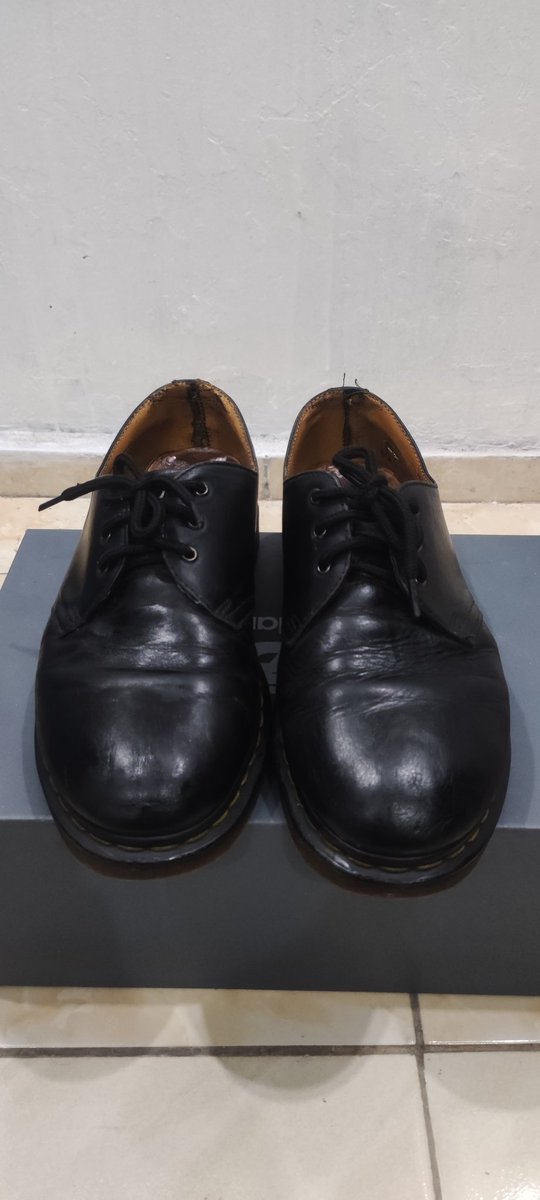 realizmv_'s tweet image. for sale adidas spezial navy size 41 1/3 (full set) &amp;amp; docmart 1461 size 41 (no box). kondisi masih mulus, tanya2 dm aja. 
#jualadidas #jualdocmart #drmartens #adidasspezial #zonauangᅠᅠᅠ