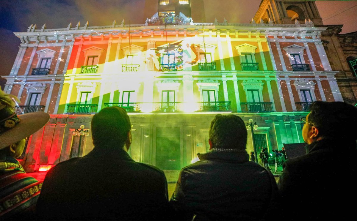 A 200 días de celebrar nuestro Bicentenario, hemos convocado a todo el pueblo boliviano a un gran Pacto Social. Este es un llamado a la unidad, para que, más allá de nuestras diferencias políticas, pongamos a Bolivia en primer lugar y trabajemos juntos por un futuro mejor.