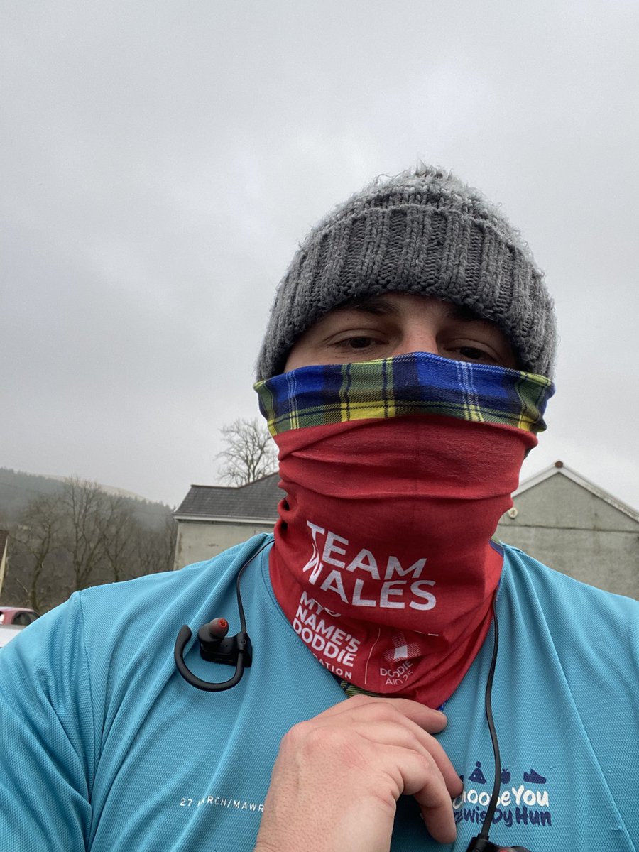 DanielCole03's tweet photo. Haven’t been able to do as much running as I want to due to work, but managed to squeeze in 4 miles this morning! Finally, got to wear my new snood for @DoddieAid_Wales ! A great charity for a great person! @doddie_aid https://t.co/EGYKcGxerz