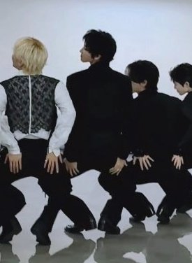 88taIes's tweet photo. i cant get over the elegant head tilt????? https://t.co/qxD56XxPL8