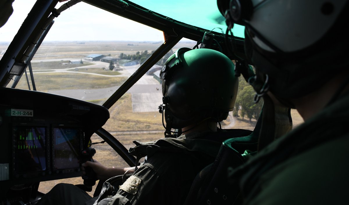Armada_Arg's tweet photo. #CampañaAntárticaDeVerano 2024/2025 Los helicópteros Sea King realizarán su puesta a punto en la Base Aeronaval Comandante Espora. Las actividades serán llevadas a cabo por personal de la Segunda Escuadrilla Aeronaval de Helicópteros.
Más info 👉🏻
https://t.co/5d46xU1Aes https://t.co/AOVgTkgM46