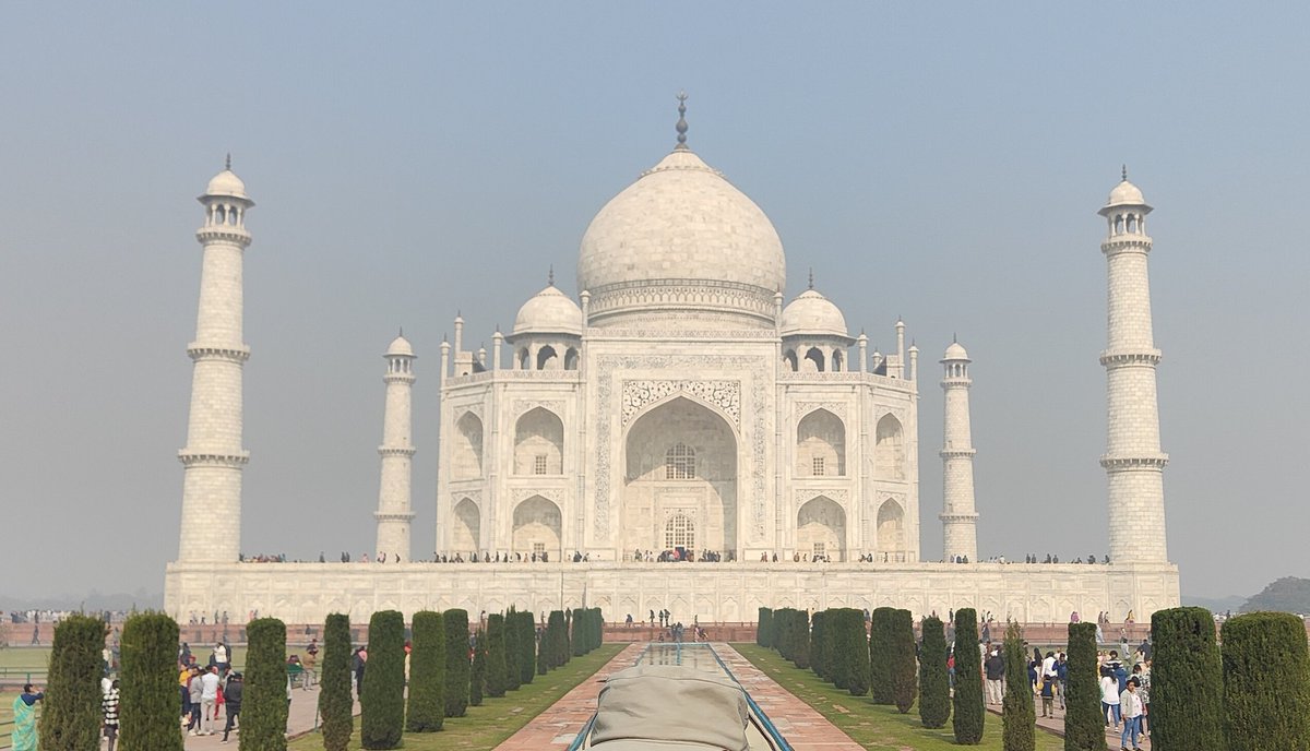 タージマハル、想像の5倍巨大な上に、大理石製で近づいても粗がなくて緻密なままなのが凄い。