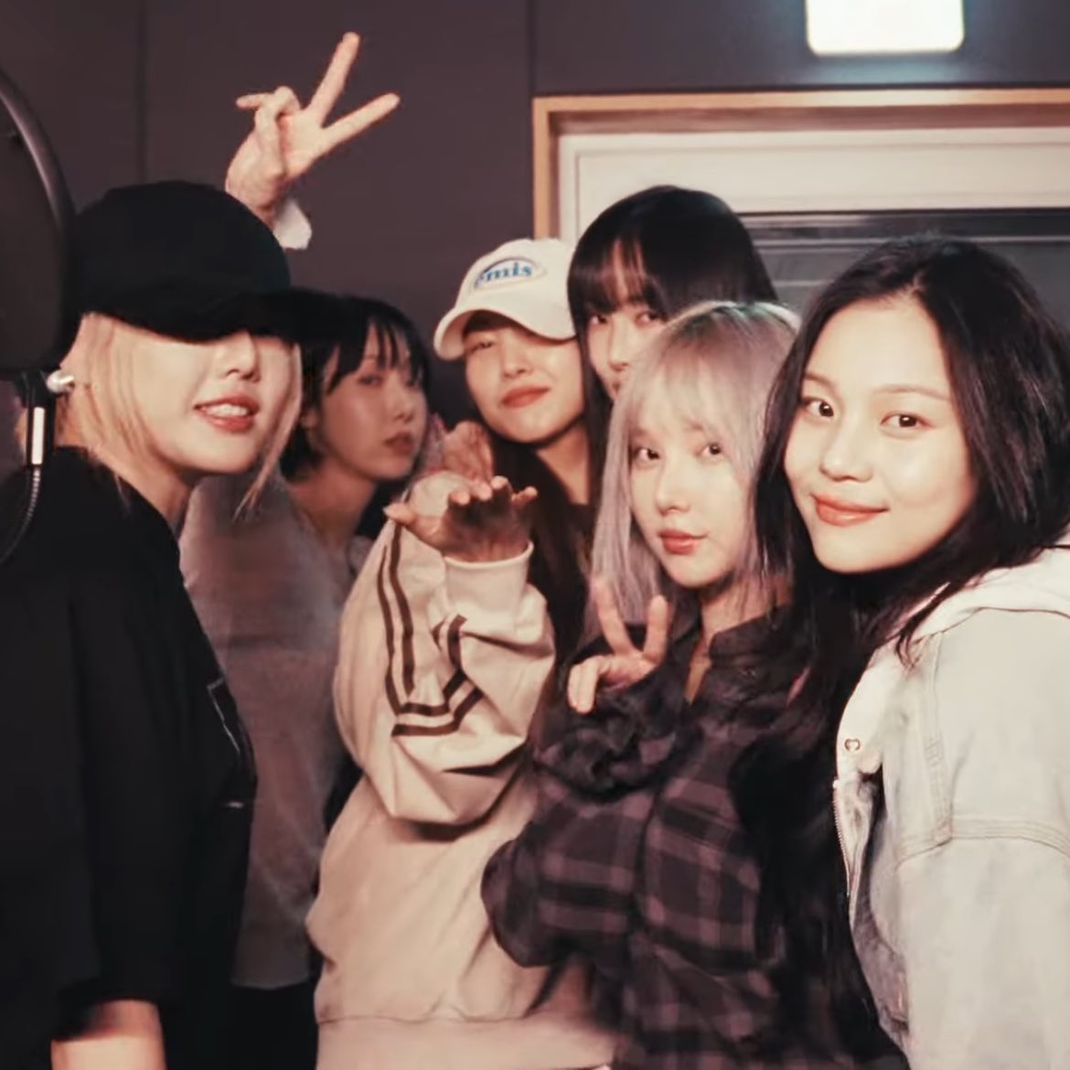 0116cafe's tweet photo. thank you GFRIEND for always making me feel like im a part of something bigger :( 💗 https://t.co/qagx0AHcSZ