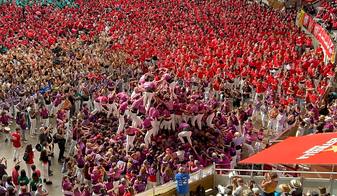 Els <a href="/moixiganguers/">Moixiganguers d'Igd</a> són un dels tres finalistes al Premi Colla de la temporada (a més del Moment Casteller).
▶️ El jurat valora el 4de9f i haver superat tres vegades la seva millor actuació:
👉 revistacastells.cat/2025/01/moixig…
#castells #NitDeCastells25