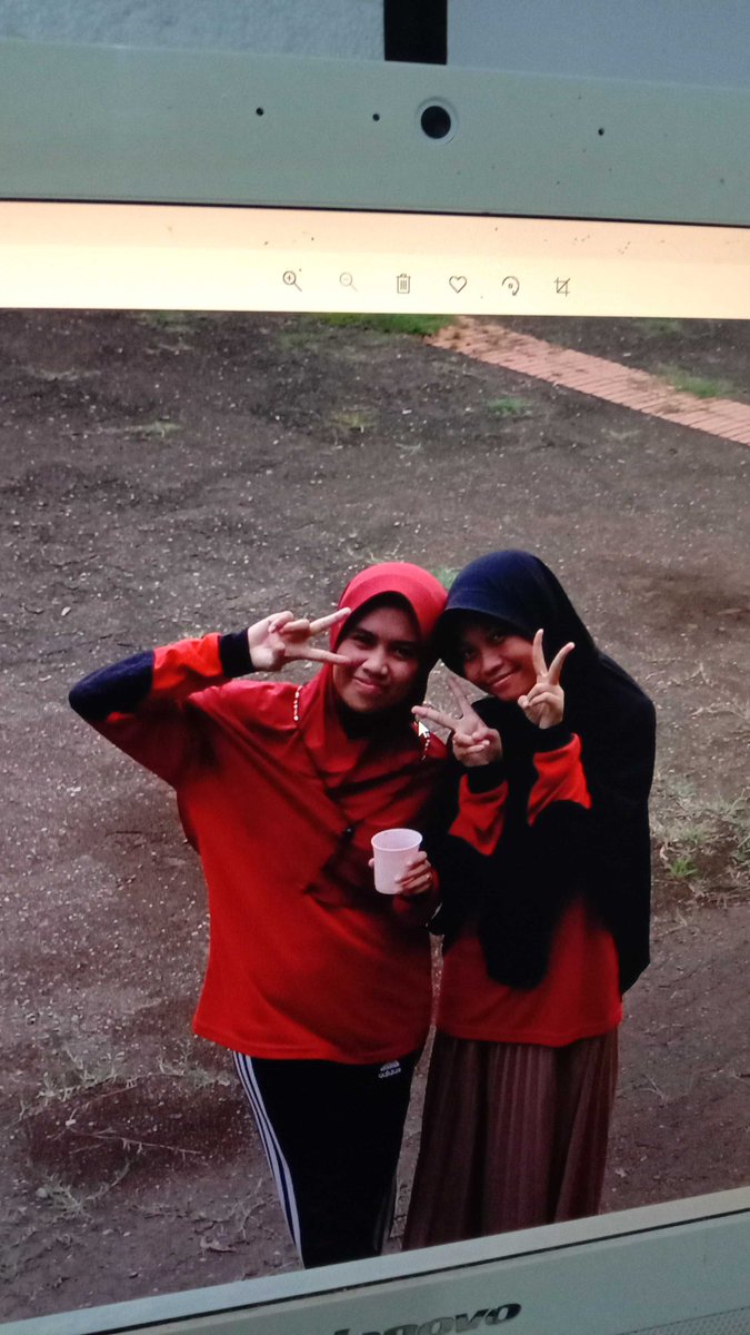 FatmaSriFatima1's tweet photo. Binjas https://t.co/H7RBku6b8H