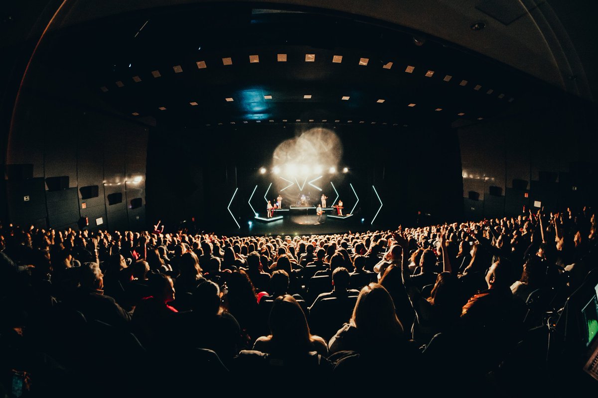 Se acabó el viaje.
Ha sido un privilegio compartirlo con personas increíbles y talentosas a las cuales quiero muchísimo. Me hacéis vivir un sueño cada vez que me subo a un escenario.
Gracias Andrés. Eres un ejemplo de lucha, talento y generosidad.
Te quiero ❤️.
📷 <a href="/mylensonfire/">Tania 🌿</a>