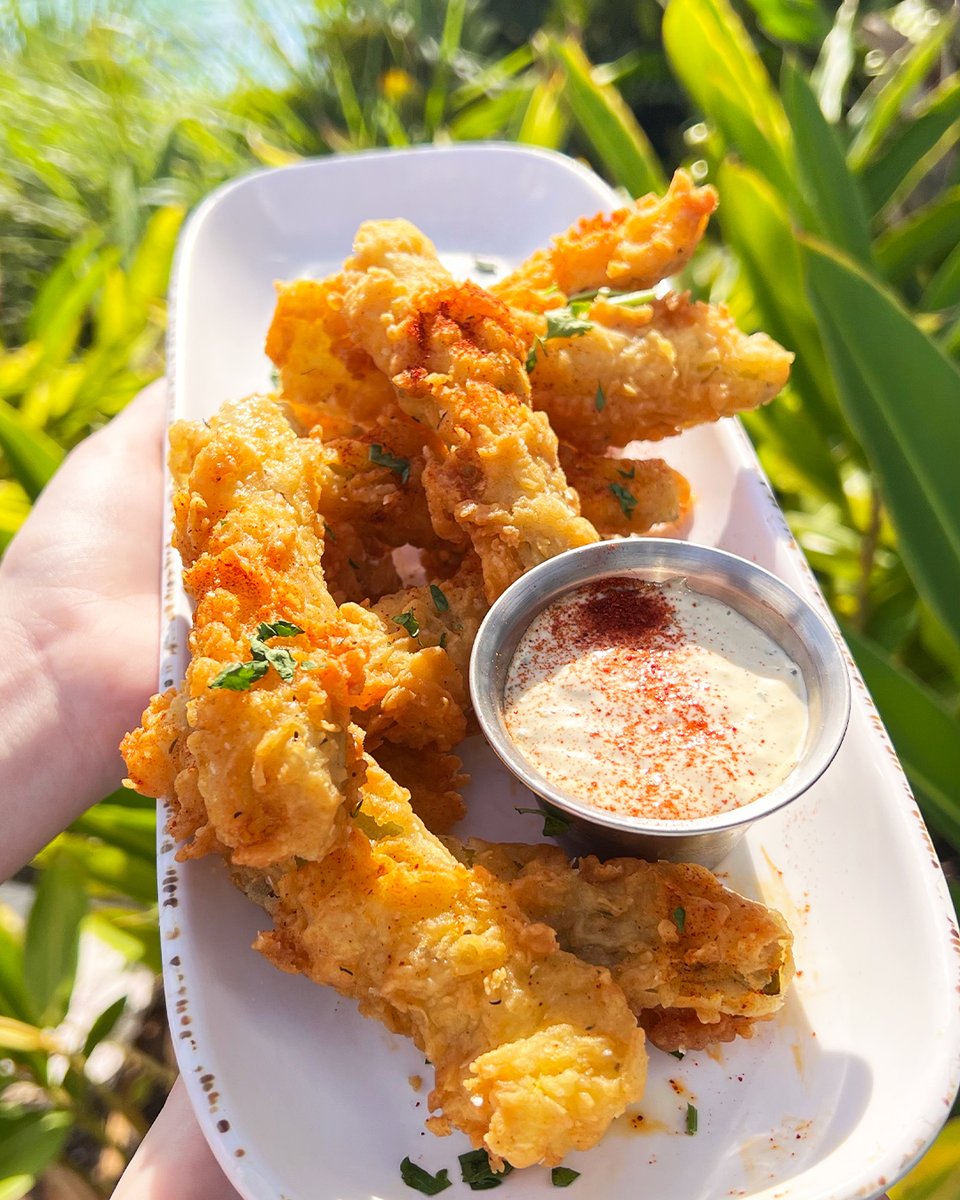 Homecomin' Florida Kitchen (@homecominfl) on Twitter photo It's quite easy, really. You grab one, dip one, eat one. Then you do it all over again! 🥒
📸 Fried Dill Pickles It's quite easy, really. You grab one, dip one, eat one. Then you do it all over again! 🥒
📸 Fried Dill Pickles