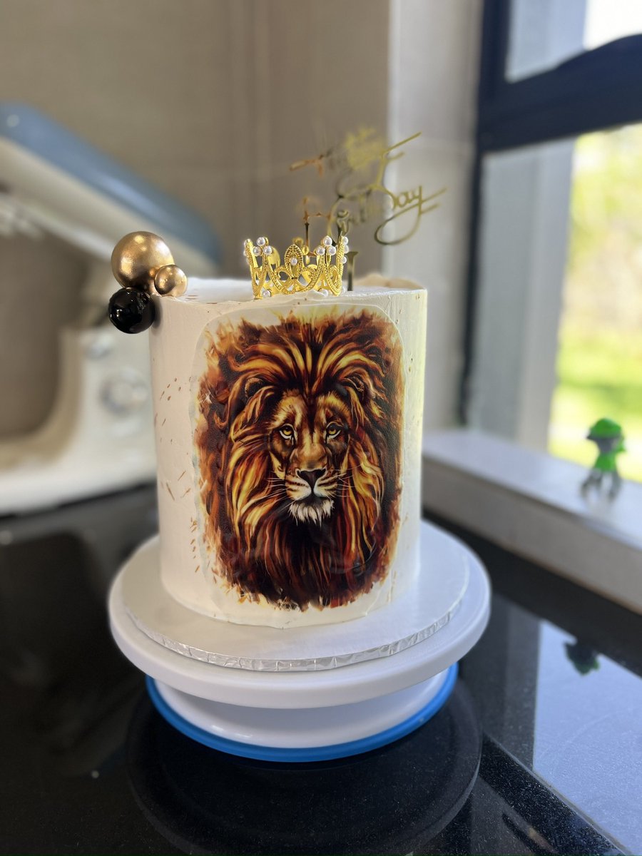 MissPatienceK's tweet photo. @redmarketsunday The best cakes in town bvunzai @Sharon_Mut na @Unn_bothered! Prices start from $30 depending on design. I’m reachable on 0783649895 https://t.co/Hr8ZbZElEq
