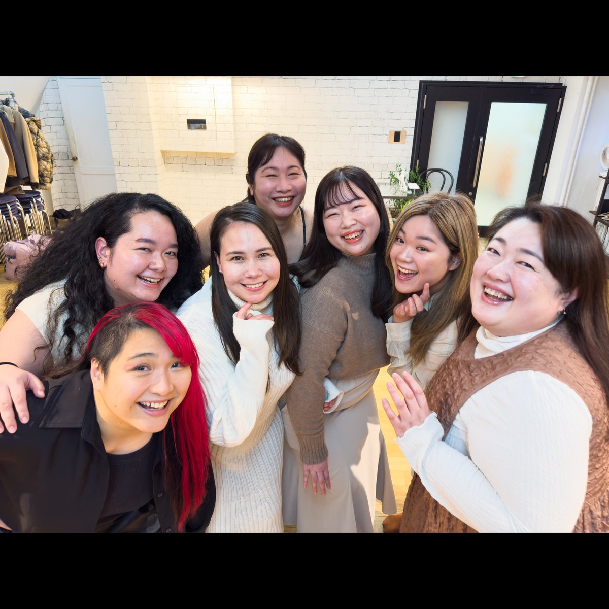 PocchariModel's tweet image. 本日は事務所のレッスンはじめ。
座・ウォーキングスクール代表の彩希子先生 @sakiko_w_lotus に、撮影のためのすっぴん風メイクをご指導いただきました！

ヘアメイクさん向けの資料用、また案件内容によっては、すっぴん風メイクを自前でする必要があるからです。…