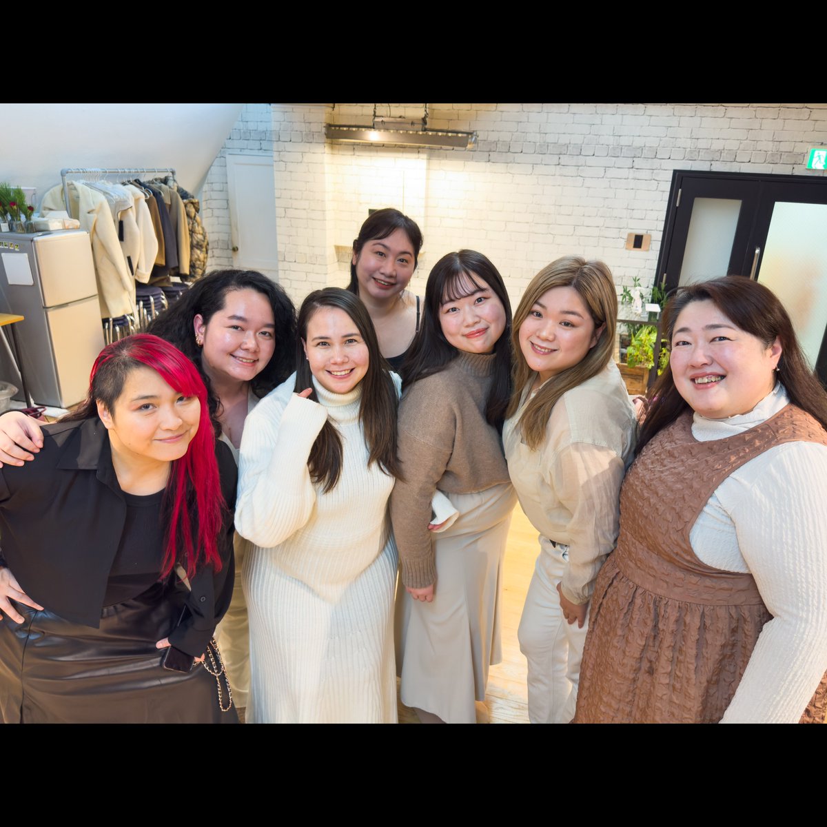 PocchariModel's tweet image. 本日は事務所のレッスンはじめ。
座・ウォーキングスクール代表の彩希子先生 @sakiko_w_lotus に、撮影のためのすっぴん風メイクをご指導いただきました！

ヘアメイクさん向けの資料用、また案件内容によっては、すっぴん風メイクを自前でする必要があるからです。…