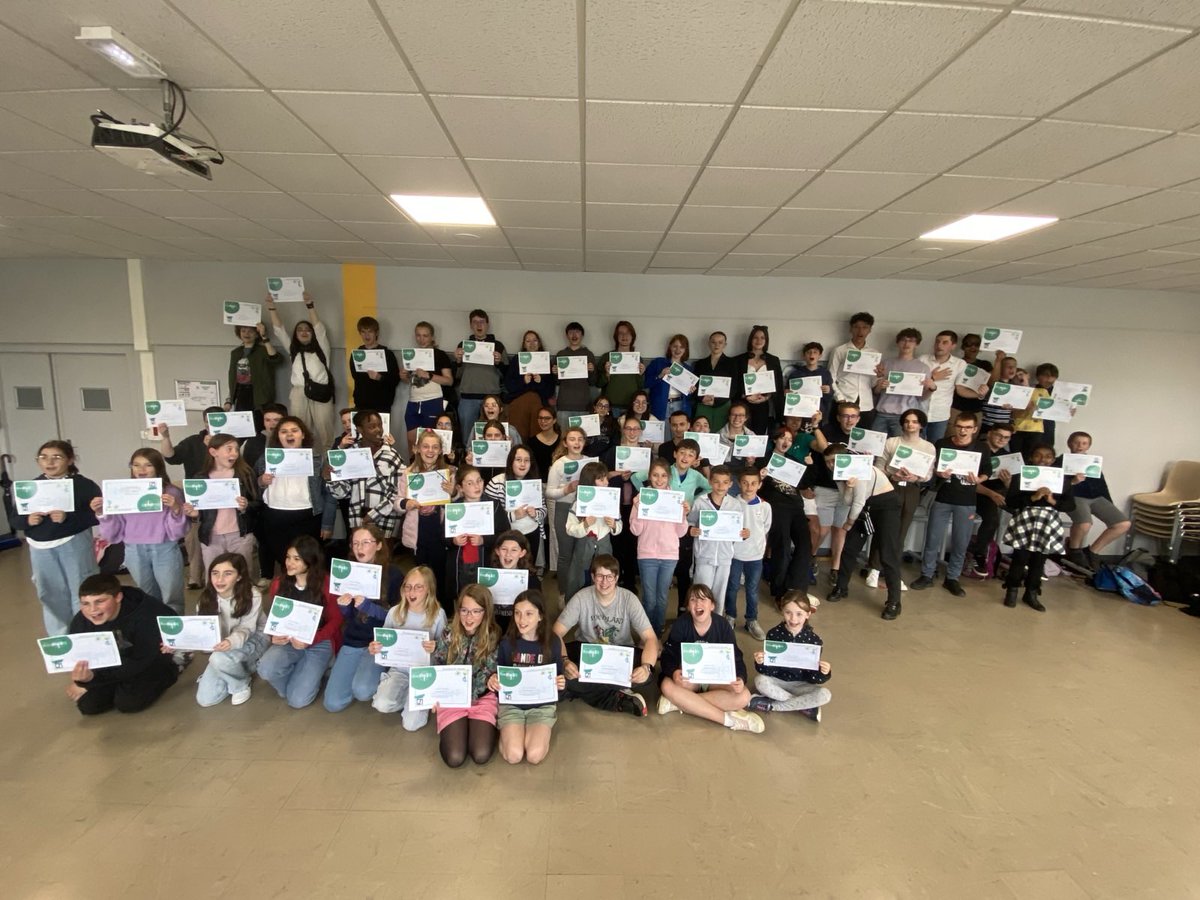 Radio2B's tweet image. Le 9/6/24, les élèves de l'école Le Champ du Soleil, du collège Pierre Brossolette et du @LPO_RemiBelleau se sont réunis au studio Jean-Pierre Coffe pour réaliser une émission commune en direct. Le terme d'un beau projet qui a unit les élèves.
audioblog.arteradio.com/blog/98098/pod…