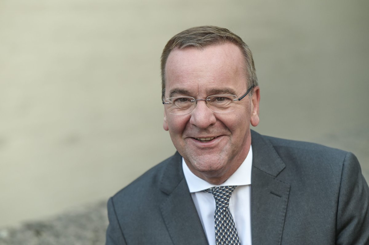 HelloQuitteX's tweet photo. Plus étonnant, le ministre de la Défense allemand #BorisPistorius a décidé de suspendre l'ensemble des comptes de son ministère sur #X. Ceci en indiquant que, selon une évaluation interne, « l'échange objectif d'arguments [y était] de plus en plus difficile »
https://t.co/wrWt4NmC0m
