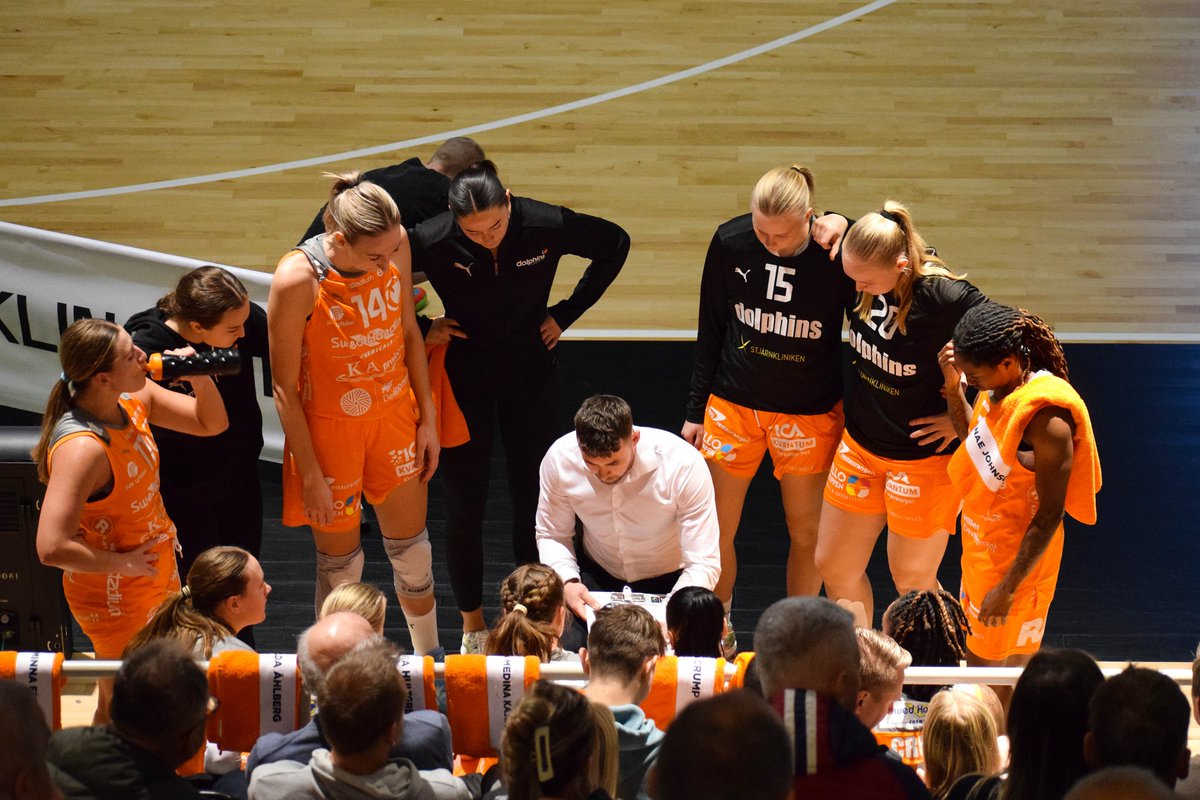 RedakcjaKK's tweet photo. Duet Miya Crump (28/14) - Asianae Johnson (20/4) dał pewne zwycięstwo @DolphinsBasket w @sbl_dam nad AIK

17pkt, 4zb, 8as zapisała na swoim koncie Laura Stockton 🔥

#kkpl https://t.co/3Cz15ilVxD
