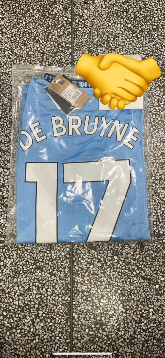 Leo_Lassie's tweet photo. No to czekamy czy rozmiar się będzie zgadzał 🤝 #Messi108 #messi100 #messi107 https://t.co/MTFx6xKKGy
