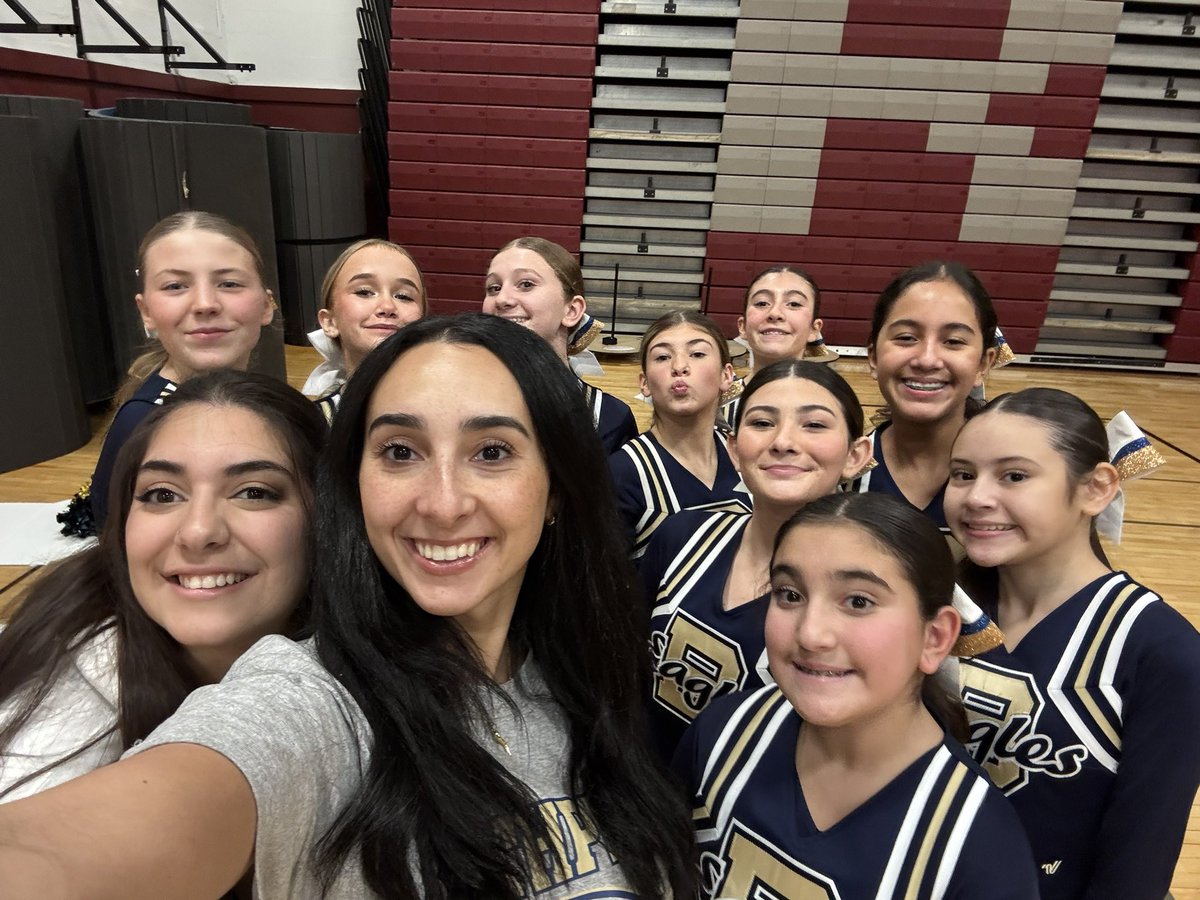 Ms. Bulla✨ tweet media