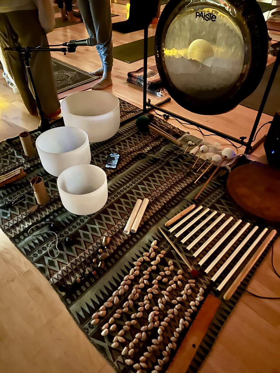 apw_mdmph's tweet image. Getting in alignment and centering in peace and purpose with #soundhealing to move into the next 4 years and continue my healing journey🧘🏾♀️
#womenshealth