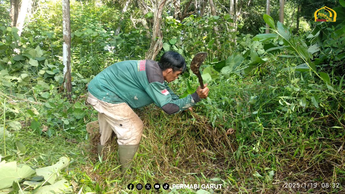 PERMABI_'s tweet photo. MEMBERSIHKAN DAN MERAWAT PEMAKAMAN UMUM
Part 3

#Update_Khidmat PERMABI
Minggu, 19 Januari 2025

PERMABI bersama masyarakat melakukan membersihkan TPU Cigebog Desa Cibunar Kec Malangbong-Garut

Mohon doa dan dukungannya agar kami bisa terus menyempurnakan khidmat kepada masyarkat https://t.co/bhAGBUKobe