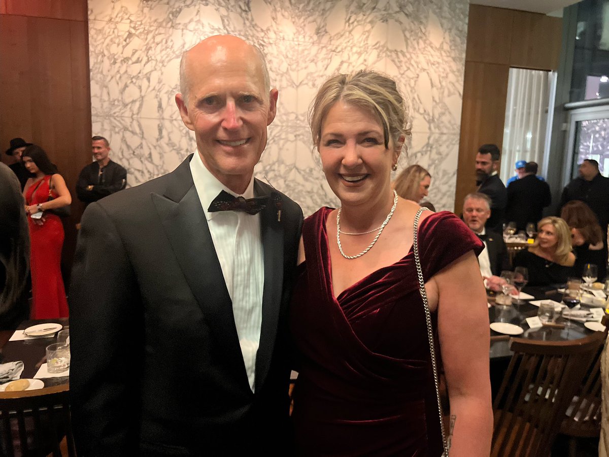 Enjoyed my dinner with Florida Republican Senator Rick Scott <a href="/SenRickScott/">Rick Scott</a> along with his lovely family and friends. He’s a big fan of Canadians (alot of snowbirds call his state their 2nd home). Took the opportunity to share how Alberta and Canada are the answers on energy and