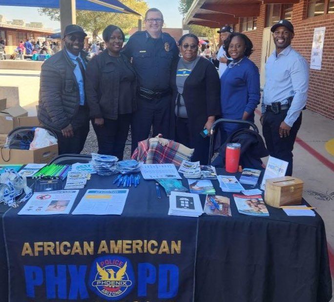 Continuing to honor the memory of Dr. Martin Luther King Jr. with PPD’s African American Advisory Board members. I appreciate their service to <a href="/PhoenixPolice/">Phoenix Police</a> and our community. #PHXPD At M.L King School