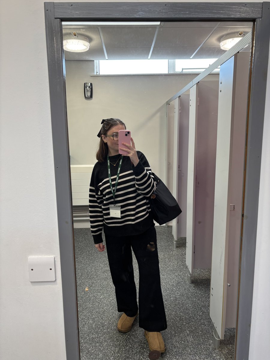 misscornelly_'s tweet photo. A few outfits I’ve been teaching in recently!⭐️🎀🩷 https://t.co/YgZBZSy8DW