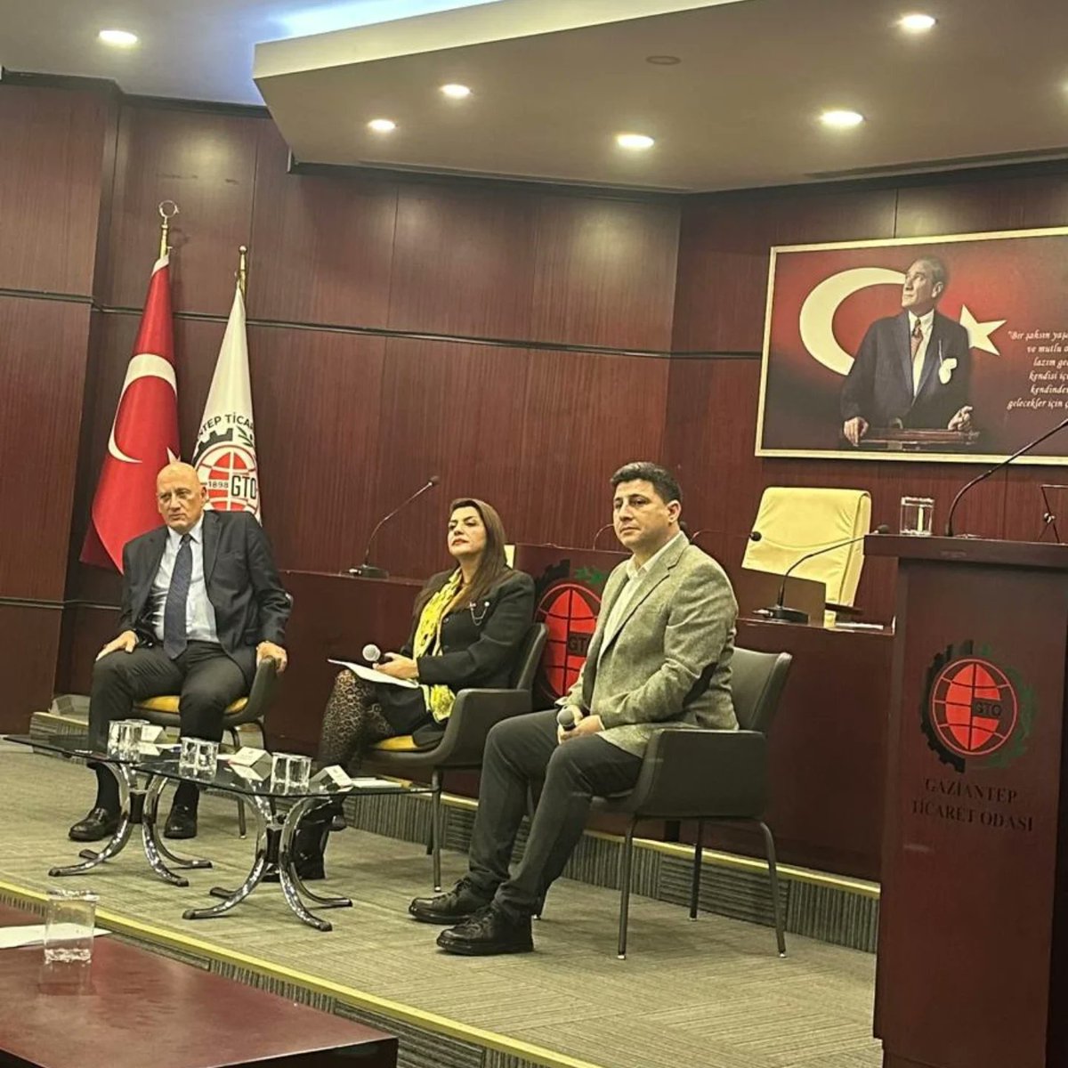 NHALPAKERSABAK's tweet photo. 'İşin Geleceği ve Global İş Dünyasında Başarının Yolu' paneline katıldım. @SreyyaCiliv, Stefano Tito ve @esrazden4 ile teknoloji ve girişimcilik üzerine verimli bir sohbet gerçekleştirildi. Kadın girişimcilerin teknolojiye uyum sağlamasının önemine vurgu yapıldı. https://t.co/omklIVmVHn
